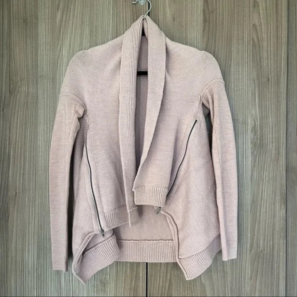 Lululemon Wrap it Up sweater- 100% merino wool Size 4-6 - Picture 2 of 7